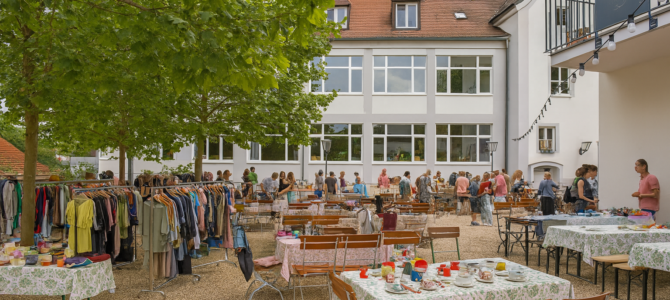 FLOHMARKT IM BIERGARTE